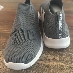 TIOSEBON Women's Lightweight Slip on Sneakers Size 11 US, 42 Dark Gray NWT